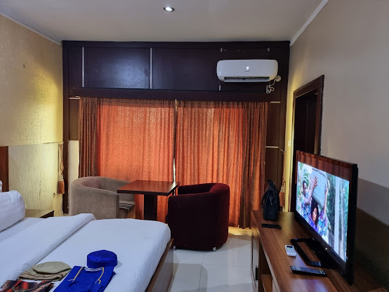 Ideal  Nest Hotel