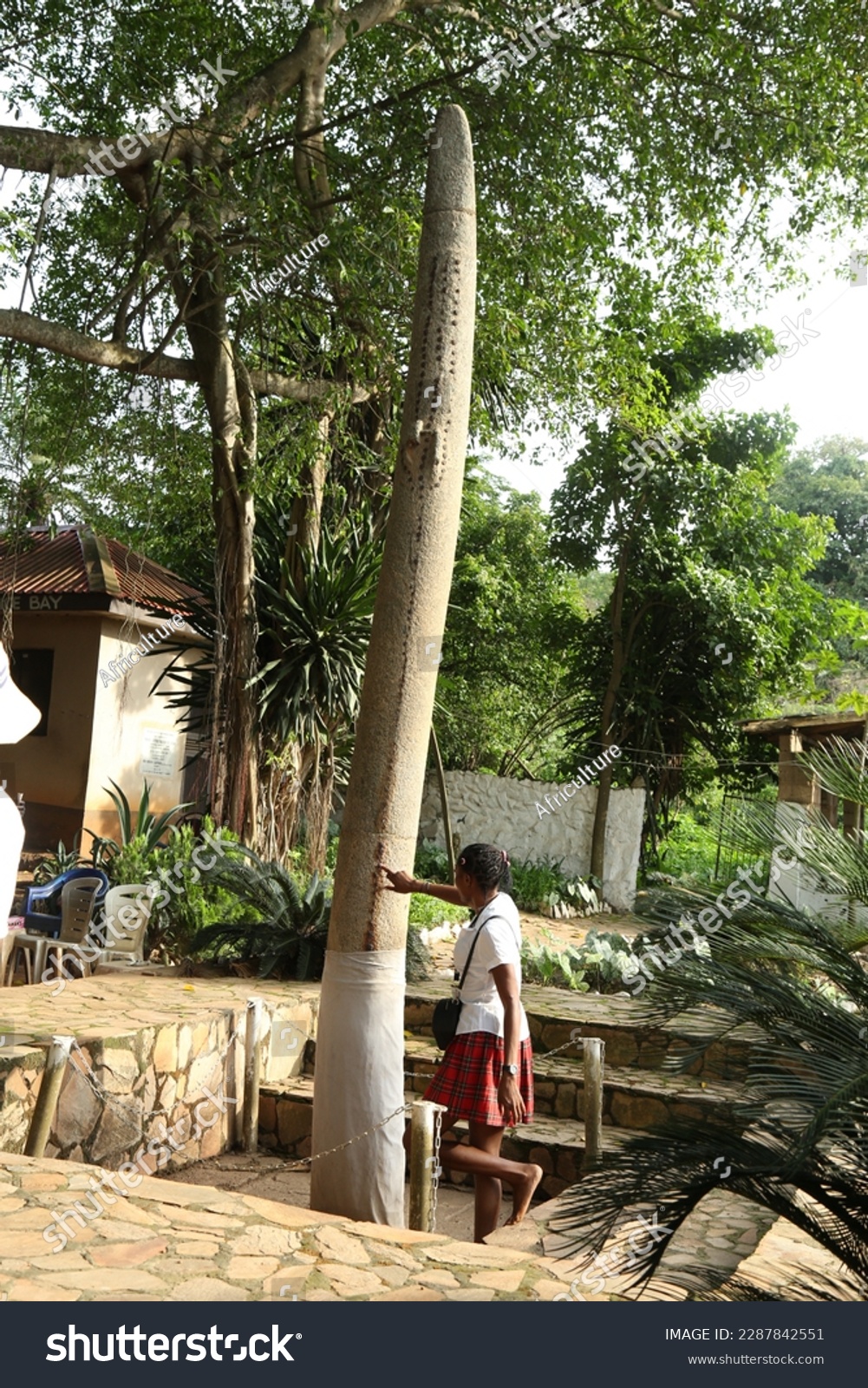 Opa Oranmiyan Staff
